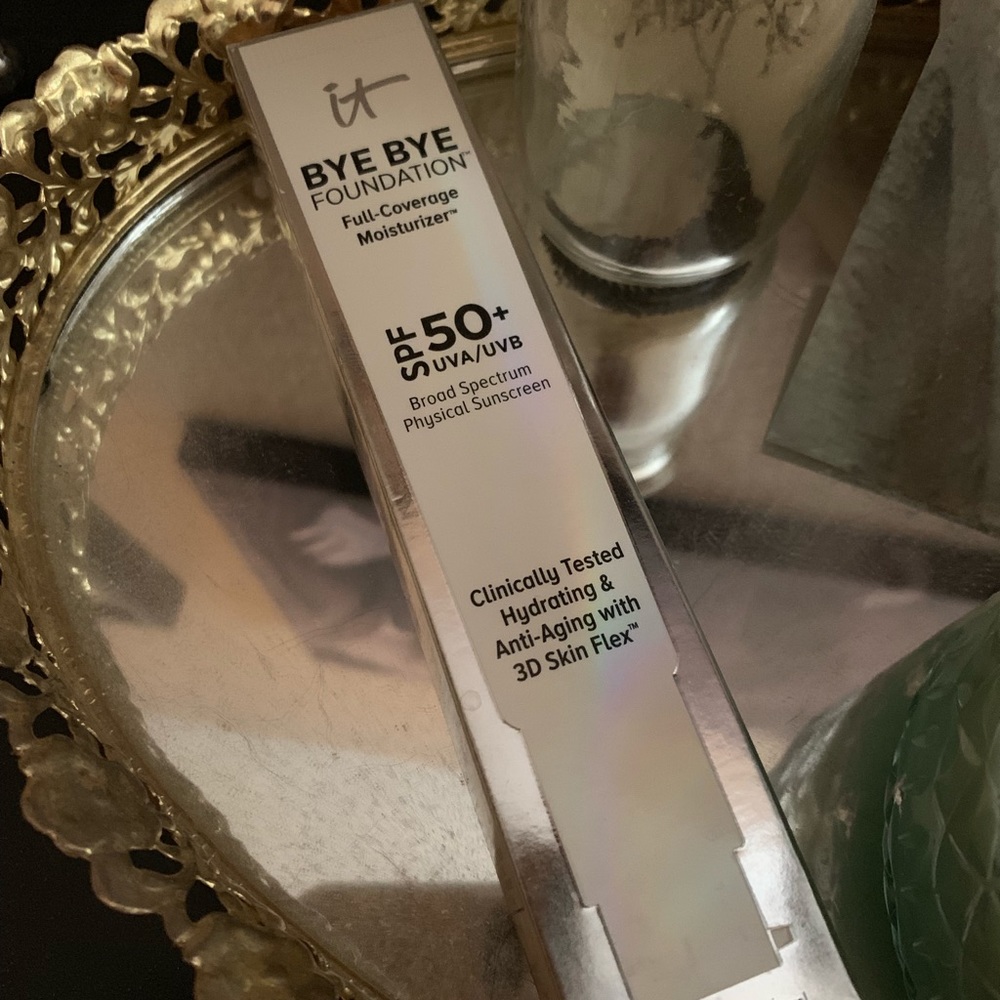 IT cosmetics: Bye Bye Foundation